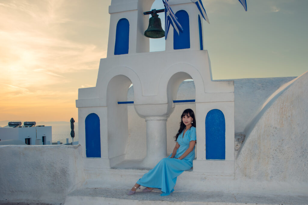 Couple enjoying a Santorini photo tour in Oia.