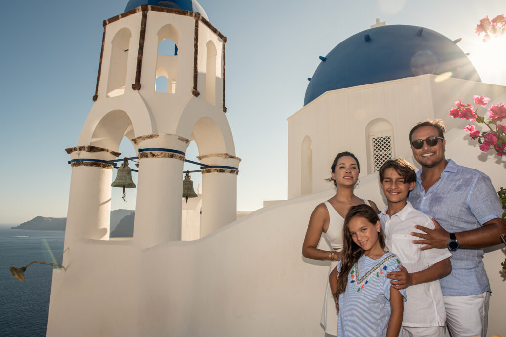 family in oia santorini