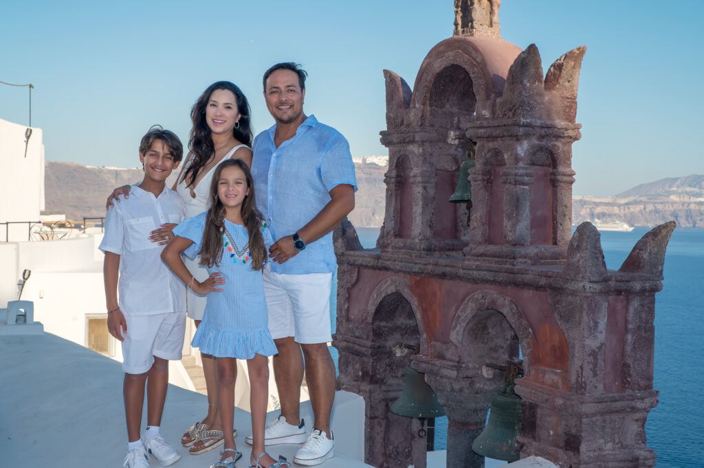 family in oia santorini