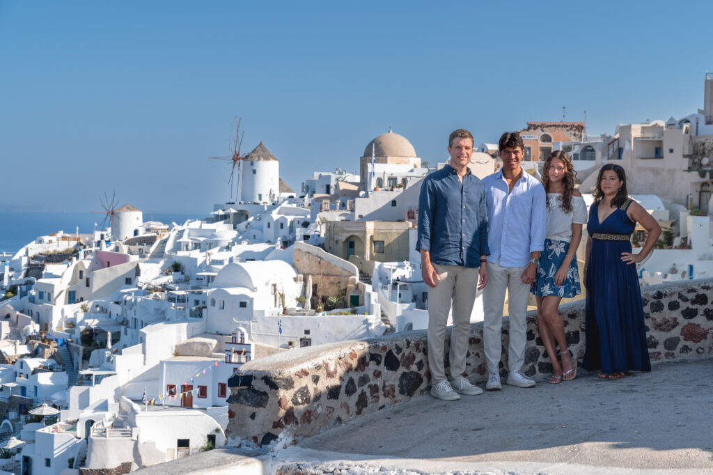 family in oia santorini